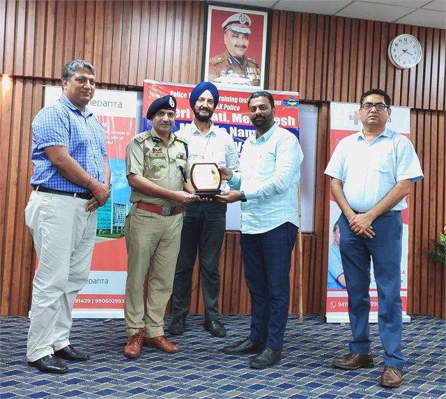 Receving award of Appreciation from SSP security Ashok Kumar Sharma JKPS